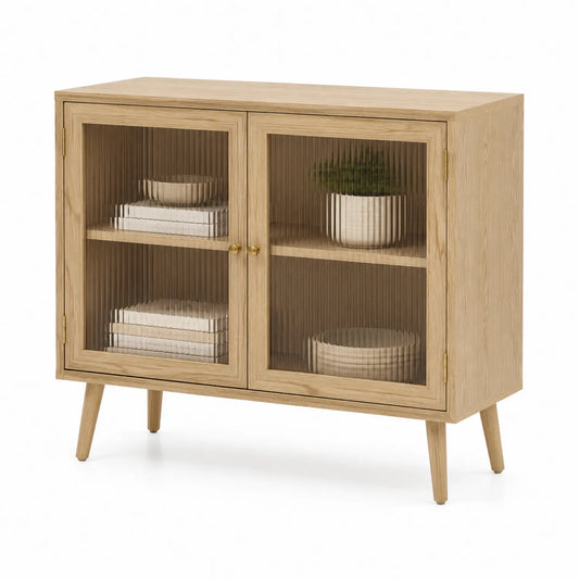 Gabinete de roble con puertas de vidrio acanalado