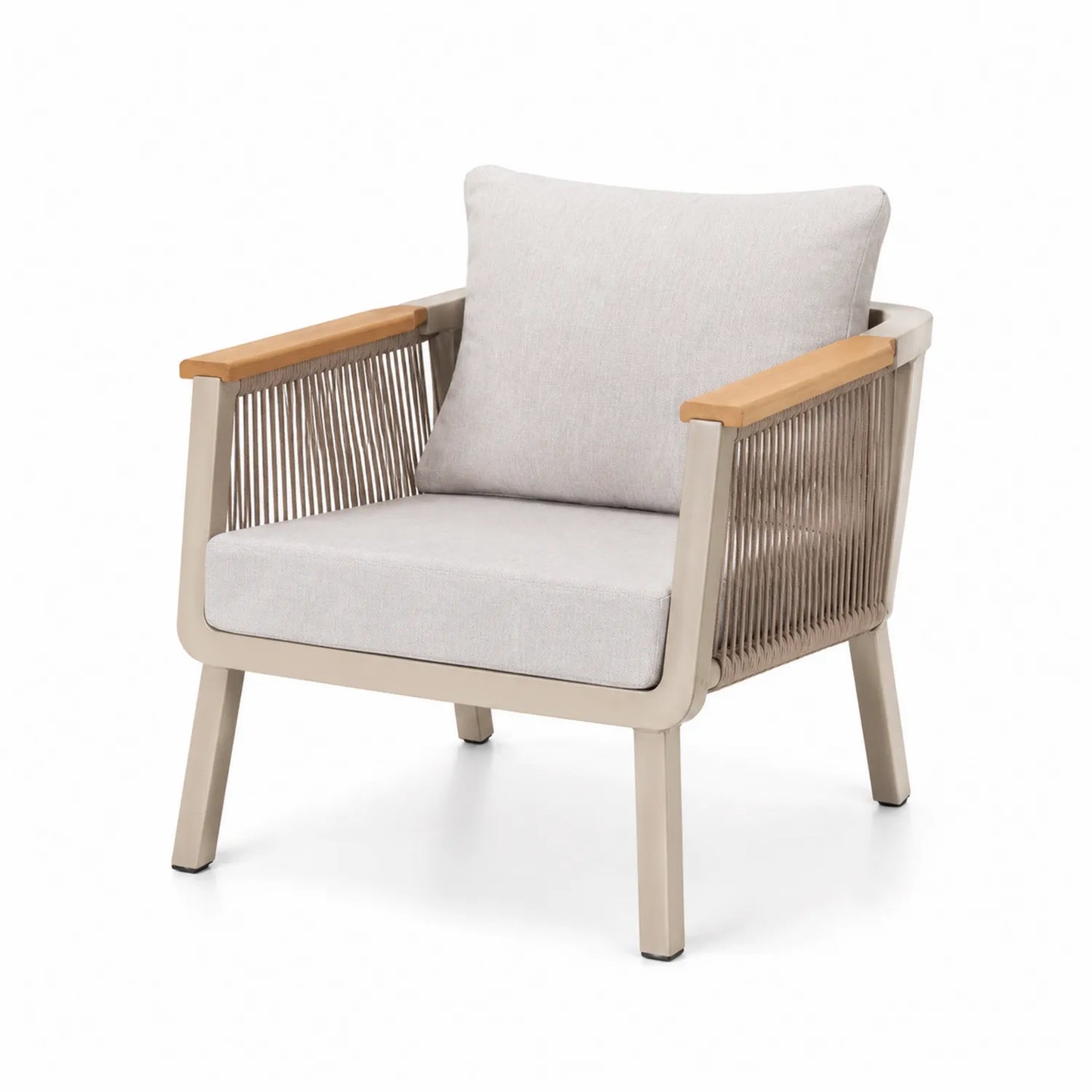 Silla de metal con cojines de poliéster y reposabrazos de madera